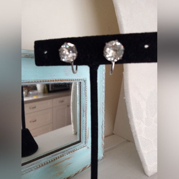 *PRICE DROP* Nemo Vintage Earrings Sparkling Rhinestone Solitaire Screw back MCM - Picture 2 of 9